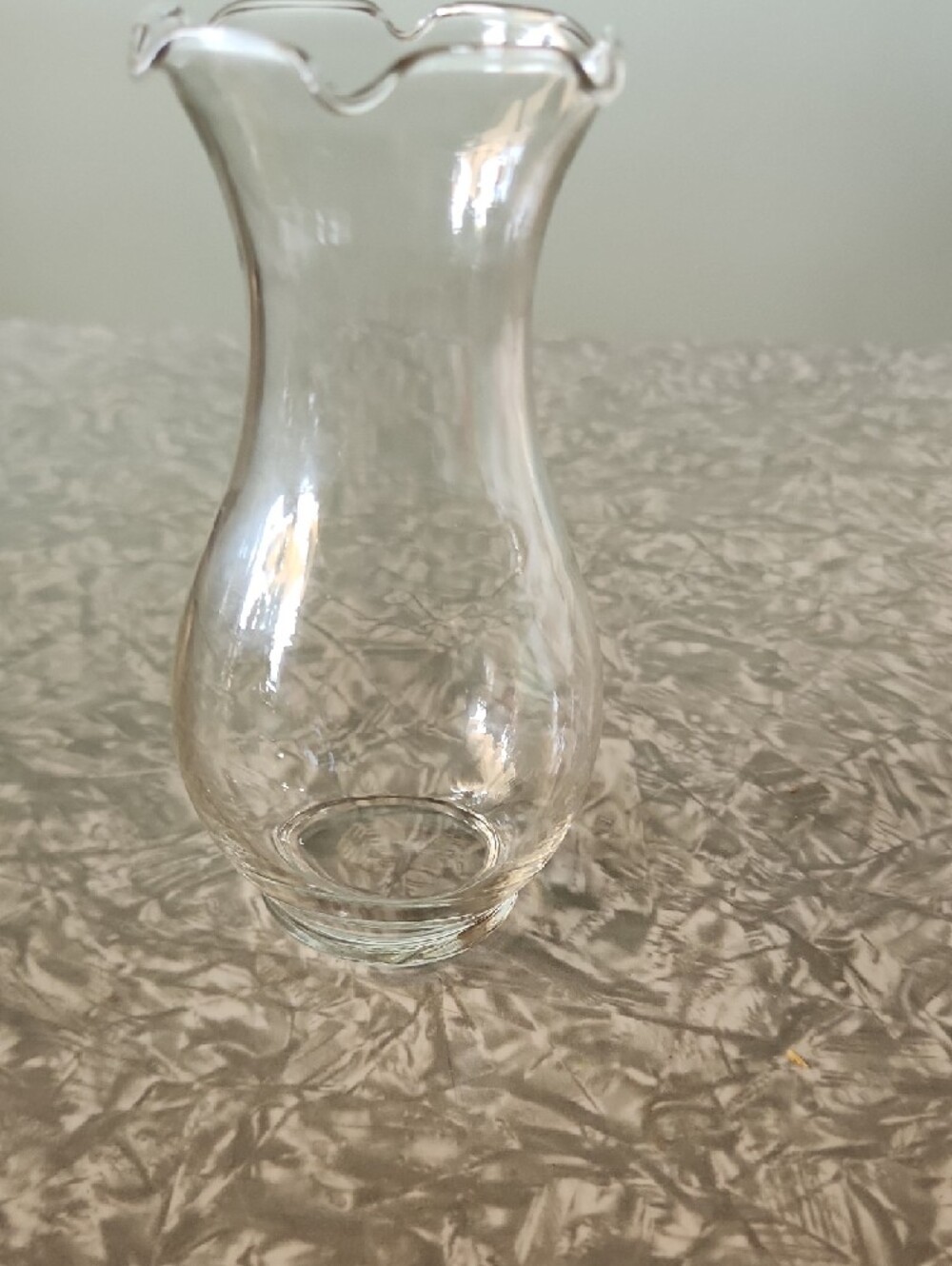 Source Unknown Clear Ruffled Rim Glass Vase - Picture 8 of 9
